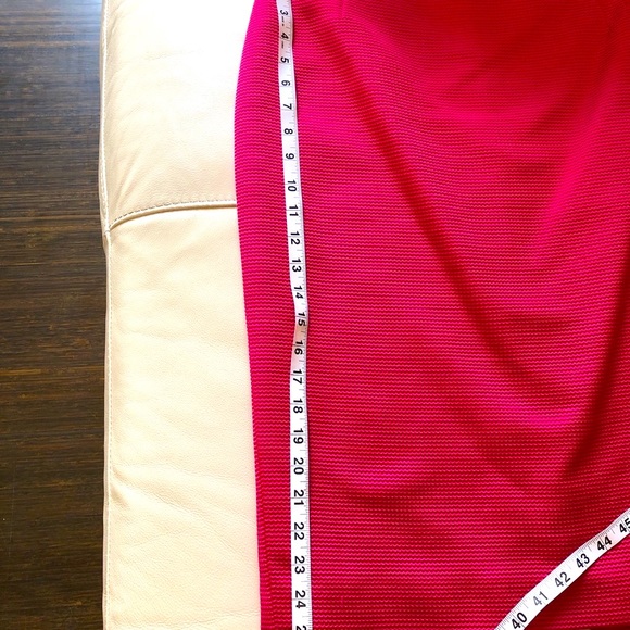 Escada beautiful classy hot pink skirt. 100% authentic in excellent condition - Picture 4 of 12